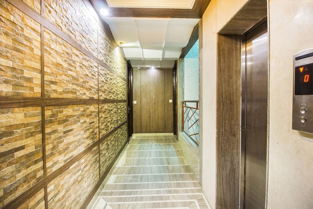 Hotel Sunstar Heights Делхи Екстериор снимка