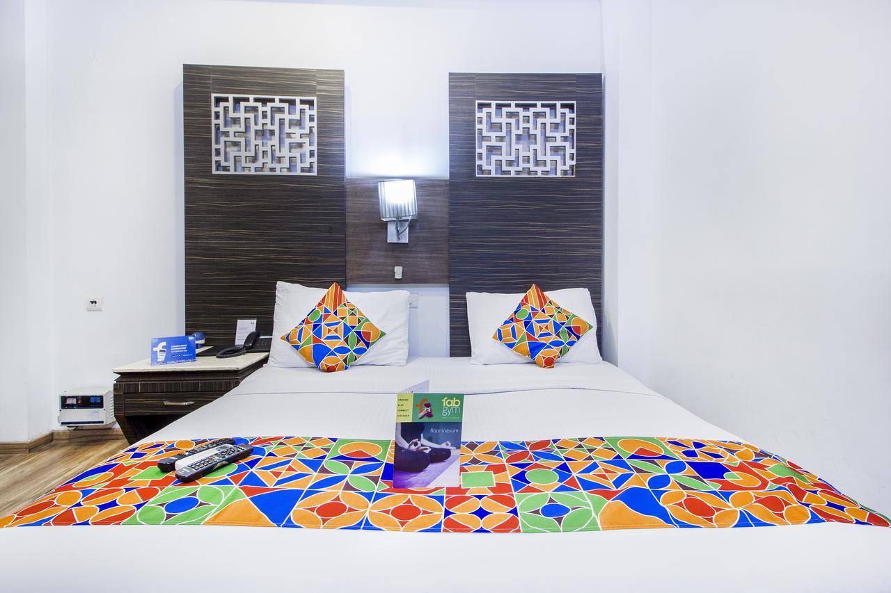Hotel Sunstar Heights Делхи Екстериор снимка